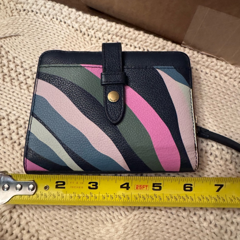 Fossil wallet NWT